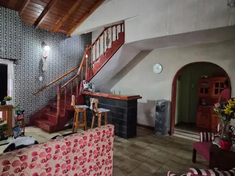 Casa en Alquiler con 1 cochera