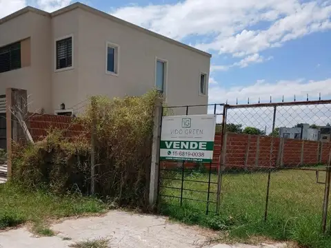 MUY BUEN LOTE  SOBRE ESTRADA CON LINDISIMO ENTORNO 10 X 50
