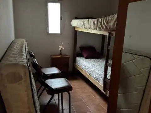 CASA TIPO CHALET EN DOS PLANTAS  AL FRENTE