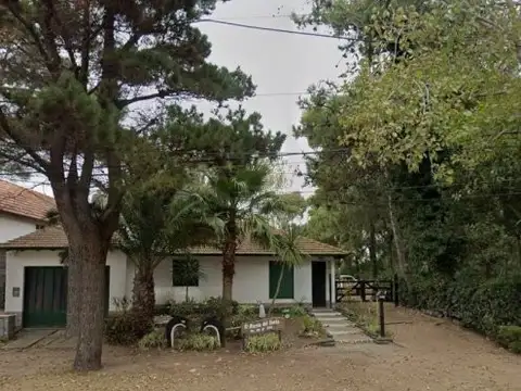 CASA TIPO CHALET EN DOS PLANTAS  AL FRENTE