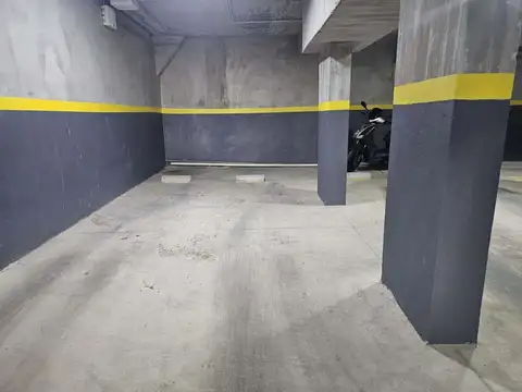 Cochera con excelente ubicación, en Ituzaingo Norte