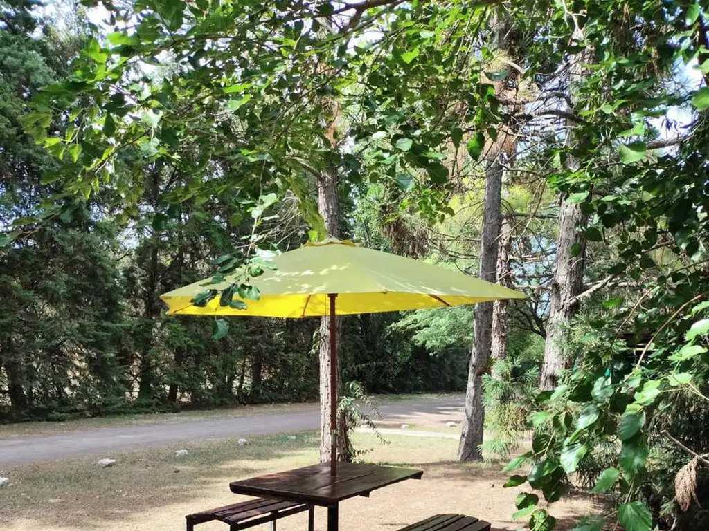 FES. Complejo hotelero en Venta sobre la avenida principal  en Baradero