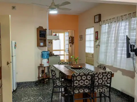Casa 4 ambientes con 1 baño