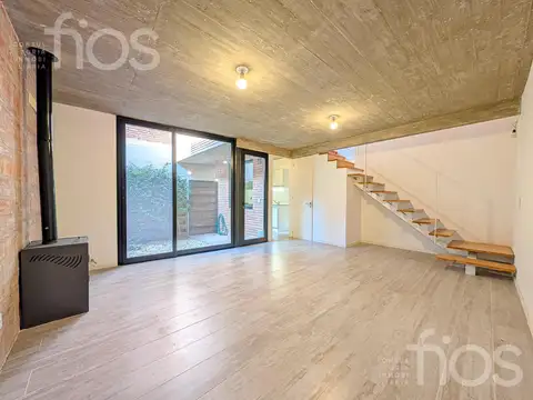 VENTA PH ESTRENAR DE DOS DORMITORIOS CON PATIO Y TERRAZA EN ARROYITO