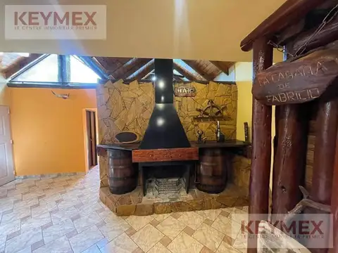 Quinta casa venta en Barrio Parque Leloir 3 dormitorios  galería parrilla pileta jardín