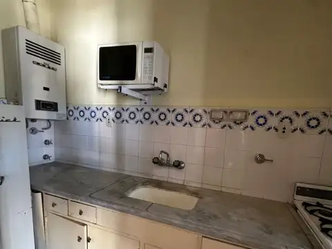venta de departamento 1 ambiente a la calle con balcon saliente