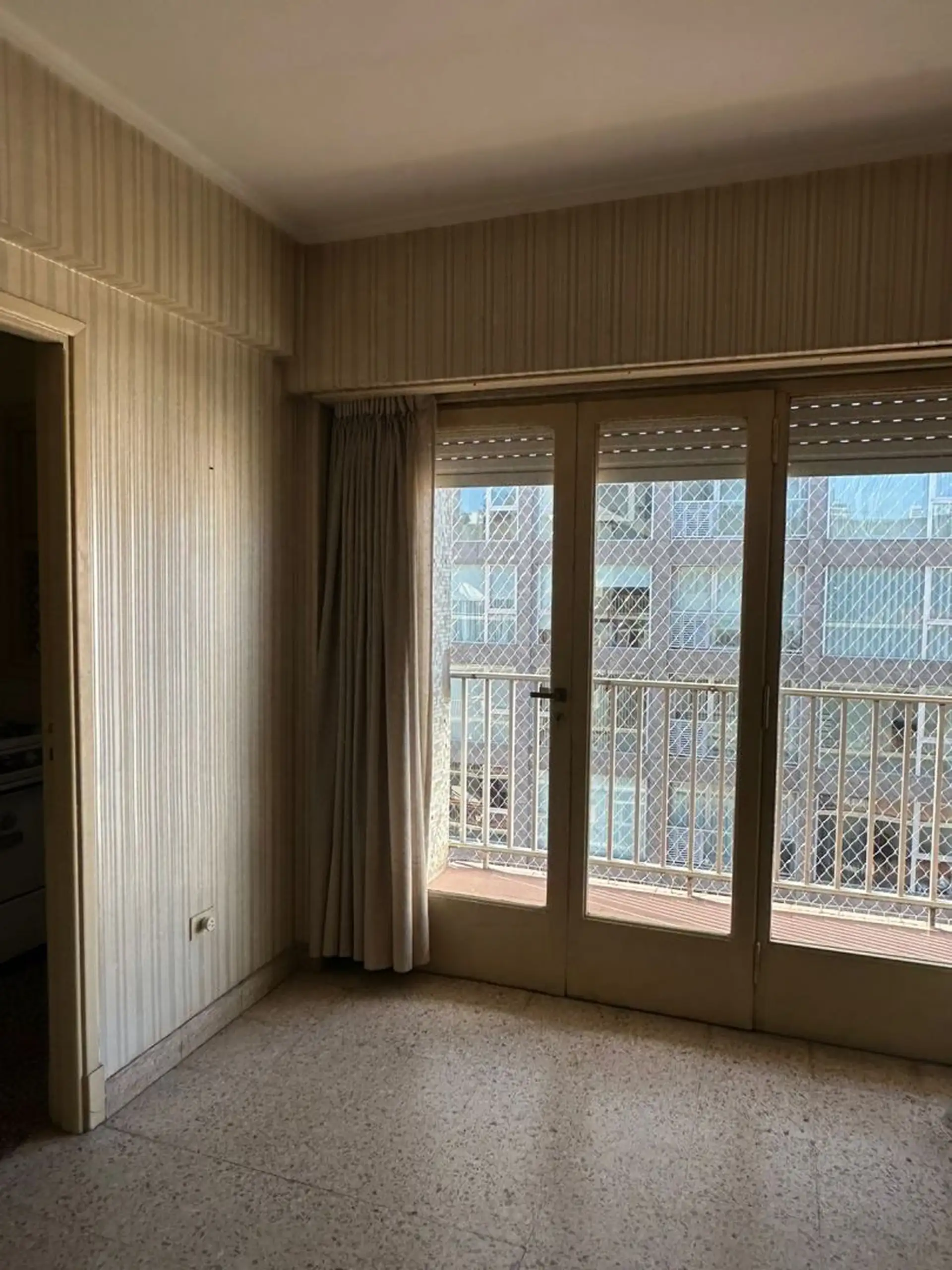 venta de departamento 1 ambiente a la calle con balcon saliente