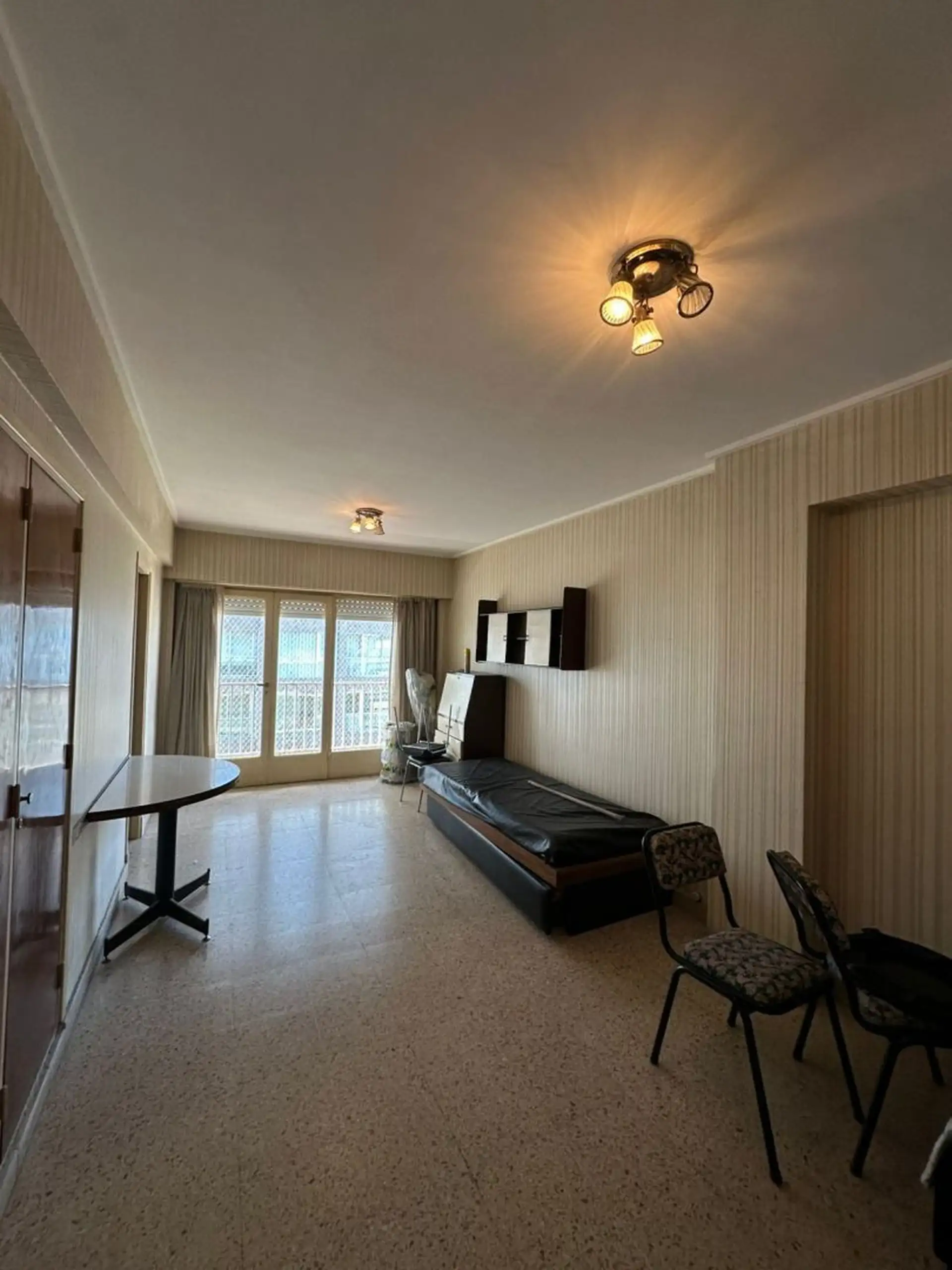 venta de departamento 1 ambiente a la calle con balcon saliente