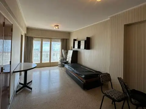 venta de departamento 1 ambiente a la calle con balcon saliente