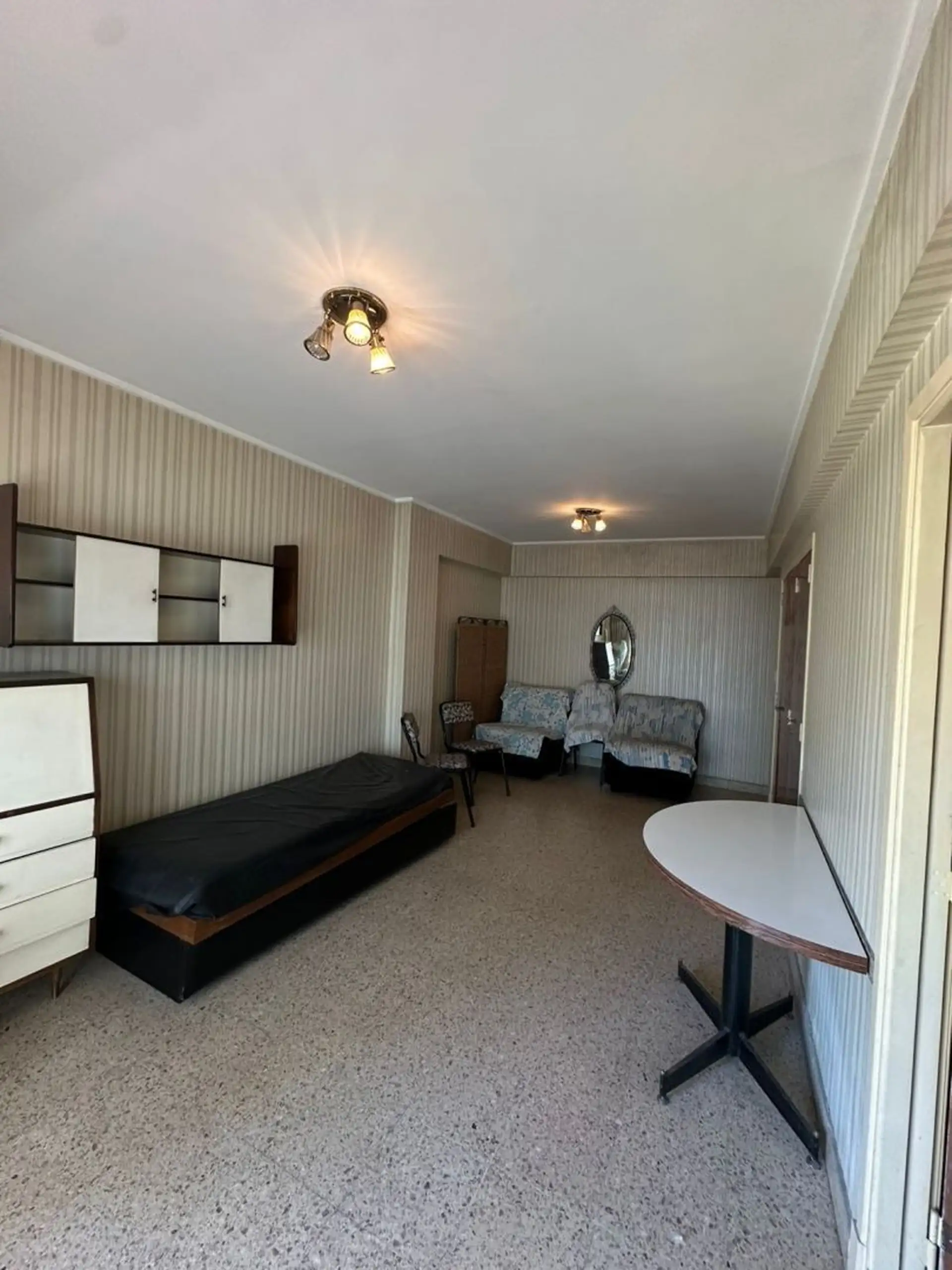venta de departamento 1 ambiente a la calle con balcon saliente