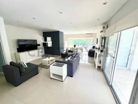 VENTA CASA LA CESARINA 4 AMBIENTES PILETA APTO CREDITO