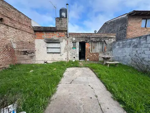 Casa 4 ambientes con 1 baño
