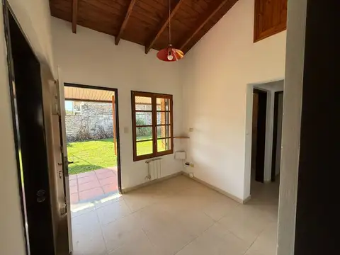 Areco - Alquiler casa 2 hab jardin cochera
