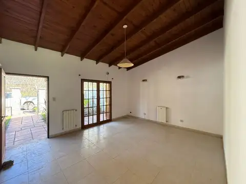 Casa en Alquiler con 2 cocheras