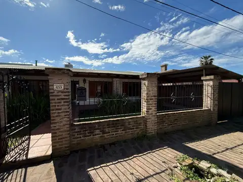 Areco - Alquiler casa 2 hab jardin cochera