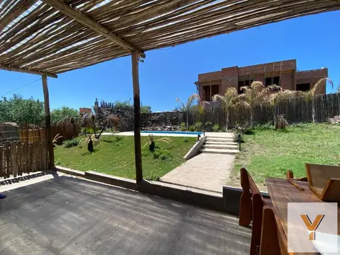 Casa en venta - 5 Dormitorios 3 Baños - Villa Giardino