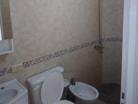 Departamento en alquiler con cochera en Luis aguilón