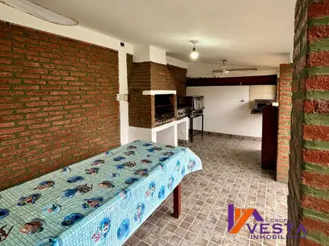 Casa 5 ambientes con 4 baños
