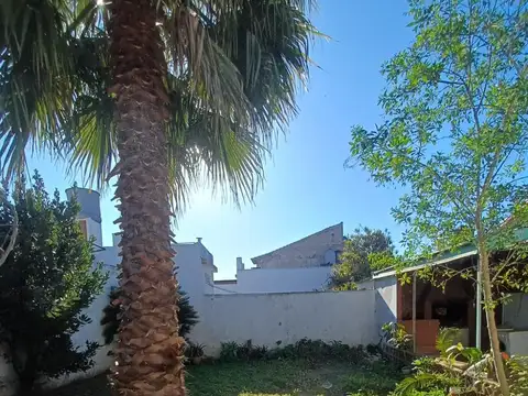 Casa en Venta de 4 amb, con cochera y parque