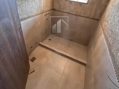 Casa 4 ambientes con 3 baños