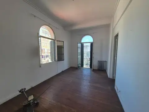 Mitre 600, Piso 8