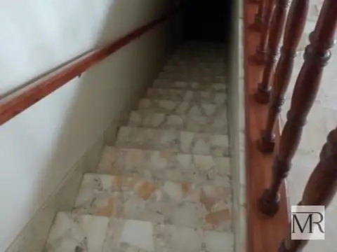 CASA AMPLIA 4 Ambientes + DEPARTAMENTO 2 Ambientes = Oportunidad unica EN MUY BUEN ESTADO 