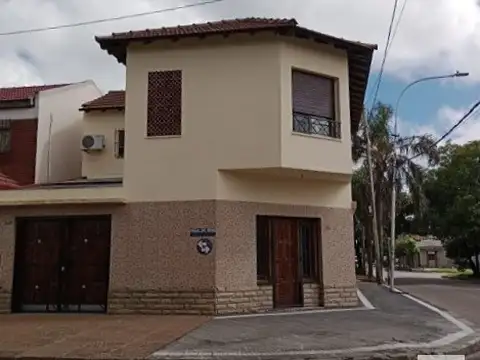 CASA AMPLIA 4 Ambientes + DEPARTAMENTO 2 Ambientes = Oportunidad unica EN MUY BUEN ESTADO 