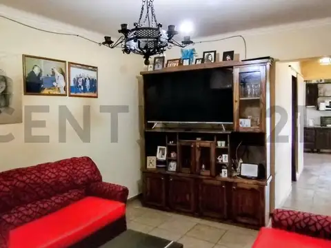 Casa en Venta con 2 cocheras
