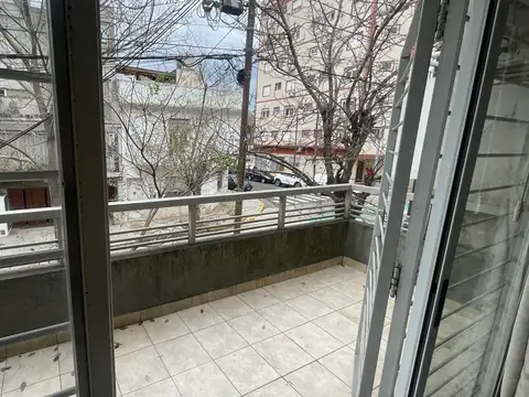 1 amb. al frente con hermoso balcon