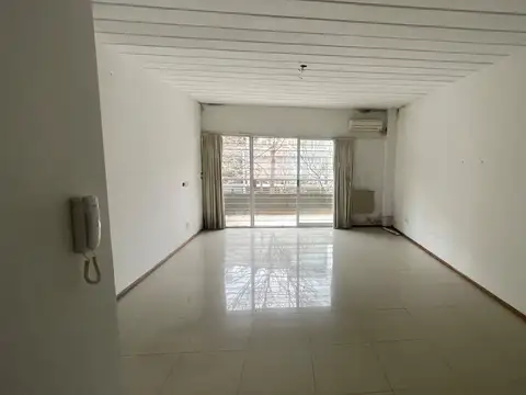 Superí 4200, Piso 1