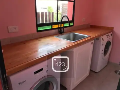 Casa en Alquiler con 2 cocheras