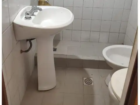 JOSE LEON SUAREZ: PH 2 AMB AL FRENTE, COCINA COMEDOR, BAÑO C