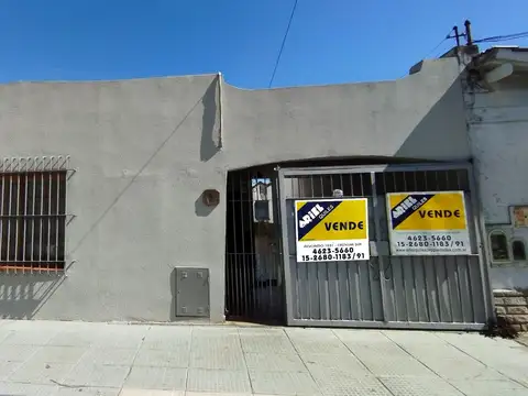 Casa 5 Ambientes en Venta - Castelar Sur