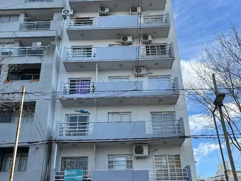 Departamento en Planta Baja contrafrente, ingreso por palier