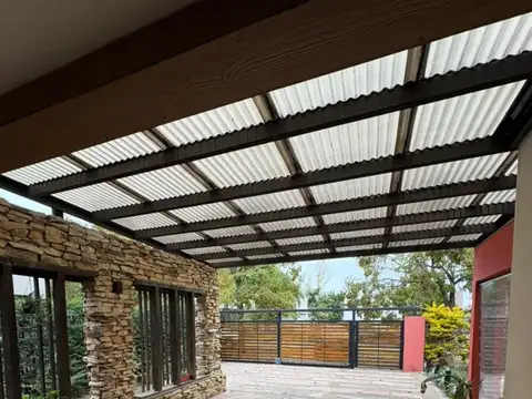 Casa en Venta con 3 cocheras