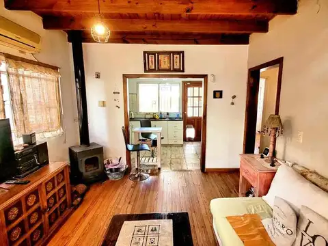 CASA 4 ambientes en venta con JARDIN y PILETA