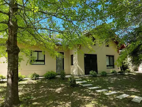 Casa en Venta con 2 cocheras