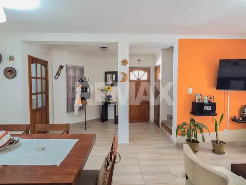 Casa 5 ambientes con 2 baños