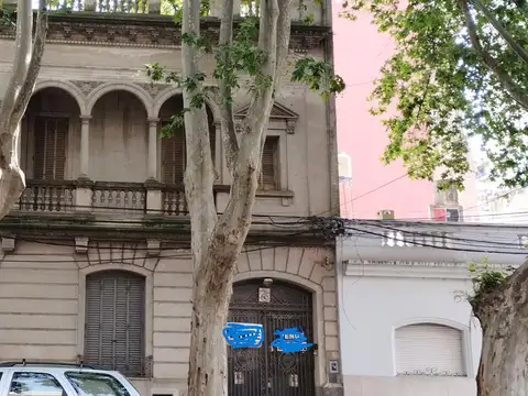Propiedad de categoría (Casona) a reciclar, apta desarrollo, clínica o uso profesional