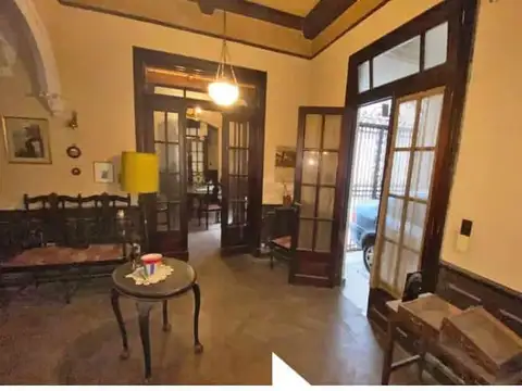 Propiedad de categoría (Casona) a reciclar, apta desarrollo, clínica o uso profesional