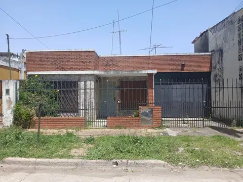 VENTA CASA 5 AMBIENTES JARDIN GARAGE QUINCHO