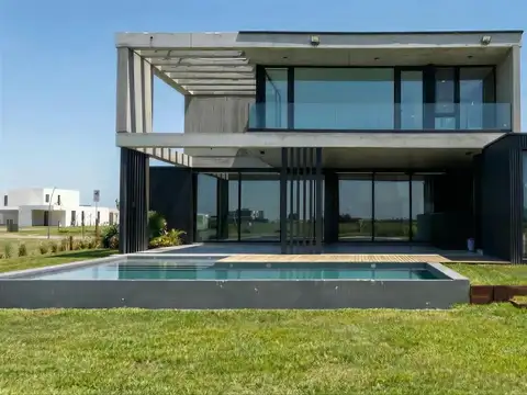 Casa 9 ambientes con 7 baños