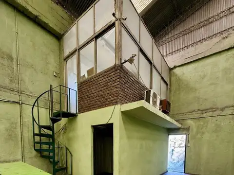 Se Vende Galpón de 700mts Construidos, Listo para Escriturar en Luján.
