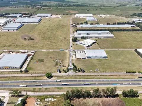 Lote Industrial de 48800 m2 en Venta en Parque Industrial Campana