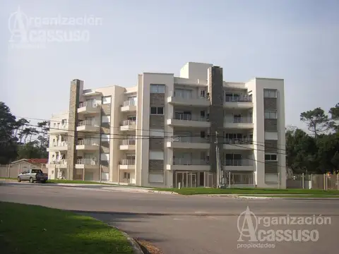 Departamento en venta 2 dormitorios 2 baños garaje Piscina parrilla San Rafael Punta del Este
