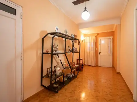 Amplia casa en Maria Selva 4 dormitorios!!! Con patio y cochera