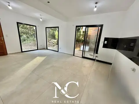 Casa 4 ambientes con 2 baños