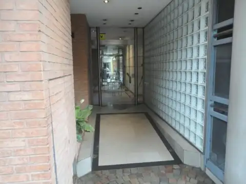 2 AMBIENTES CON COCHERA FIJA