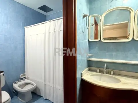 VENTA CASA C/LOCAL CONTRALMIRANTE CORDERO