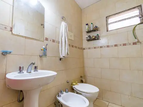 Venta Casa 3 Dormitorios - La Paz al 3600 - No es PH - Pasillo Unico